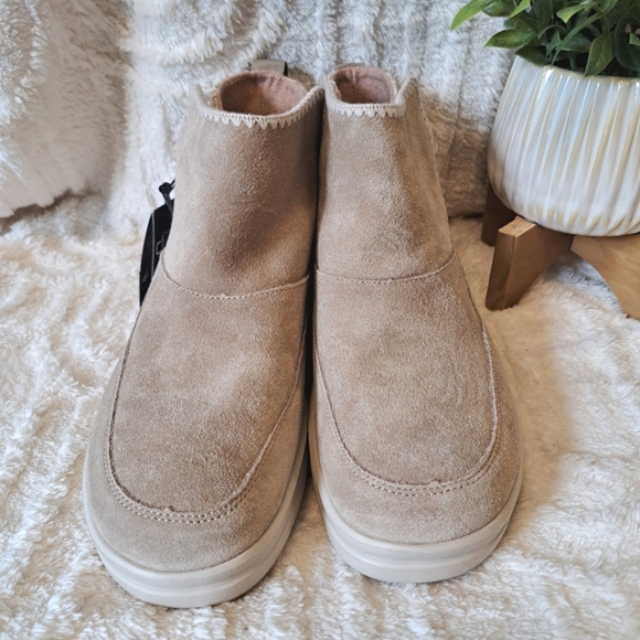 Hey Dude Mel Boots Suede Leather Platform Sand Beige Slip On Ankle Booties Sz 11 - Picture 4 of 15